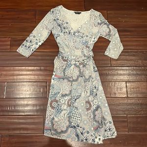 BCBG faux wrap dress. Blue pattern size M 3/4 sleeves